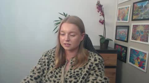 Snapshot of mysteryericax chatting on September 23, 2025, 12:19 pm Erica online show from September 23, 2025, 12:19 pm