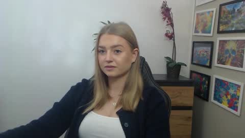 Snapshot of mysteryericax chatting on September 27, 2025, 9:03 am Erica online show from September 27, 2025, 9:03 am