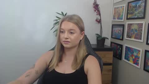 Snapshot of mysteryericax chatting on October 6, 2025, 8:23 am Erica online show from October 6, 2025, 8:23 am