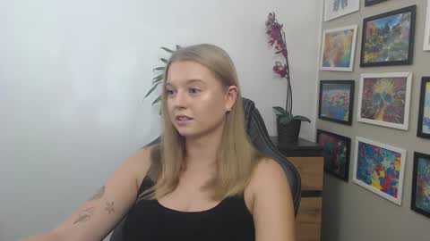 Snapshot of mysteryericax chatting on October 7, 2025, 8:00 am Erica online show from October 7, 2025, 8:00 am