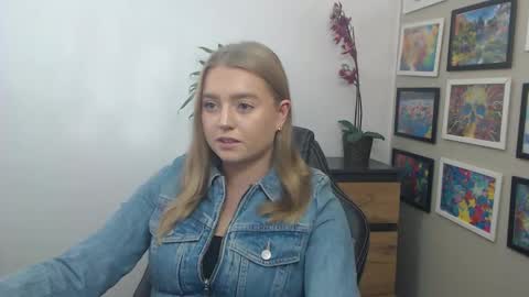 Snapshot of mysteryericax chatting on October 10, 2025, 9:41 am Erica online show from October 10, 2025, 9:41 am