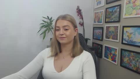 Snapshot of mysteryericax chatting on October 21, 2025, 7:42 am Erica online show from October 21, 2025, 7:42 am