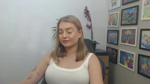 Snapshot of mysteryericax chatting on November 5, 2025, 1:00 pm Erica online show from November 5, 2025, 1:00 pm