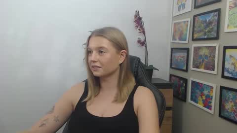 Snapshot of mysteryericax chatting on November 6, 2025, 1:12 pm Erica online show from November 6, 2025, 1:12 pm