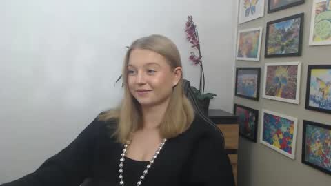 Snapshot of mysteryericax chatting on November 20, 2025, 9:09 am Erica online show from November 20, 2025, 9:09 am