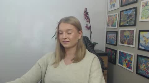 Snapshot of mysteryericax chatting on November 21, 2025, 8:35 am Erica online show from November 21, 2025, 8:35 am