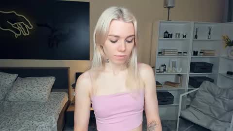 Snapshot of myviolet_rush chatting on September 24, 2025, 7:28 pm Olivia or just olive online show from September 24, 2025, 7:28 pm