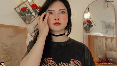 naamah_b online show from January 19, 2026, 1:59 pm