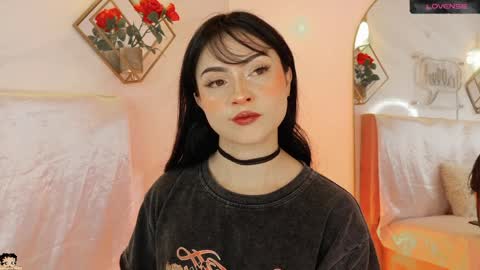 naamah_b online show from April 3, 2026, 1:42 pm