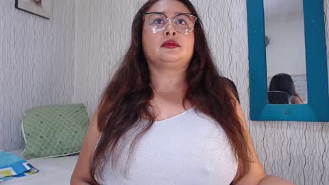 Snapshot of nadiawhite_ chatting on December 17, 2024, 10:44 am Nadia online show from December 17, 2024, 10:44 am