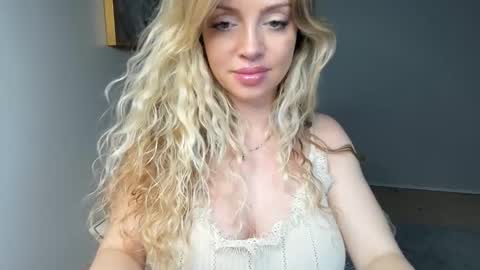 Snapshot of nadyasoft chatting on January 15, 2025, 4:43 pm Nadyasoft online show from January 15, 2025, 4:43 pm