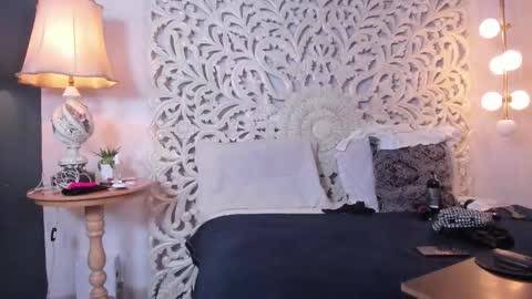 Snapshot of nahomi_sweett chatting on February 18, 2026, 10:33 am Nahomi online show from February 18, 2026, 10:33 am