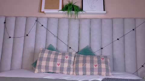  VICTORIA  online show from April 9, 2026, 7:41 pm