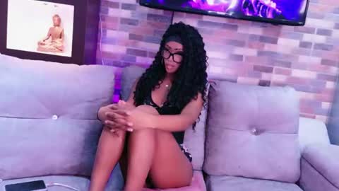 nahomy_james25 online show from July 24, 2026, 12:19 am