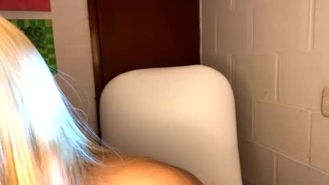 Snapshot of nahomy_joness chatting on October 25, 2025, 12:13 pm nahomy online show from October 25, 2025, 12:13 pm