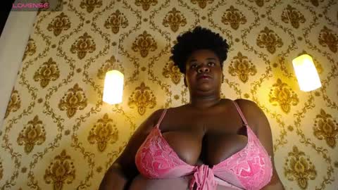 Snapshot of nahybig_boobs chatting on May 11, 2026, 12:22 pm Karatbby online show from May 11, 2026, 12:22 pm