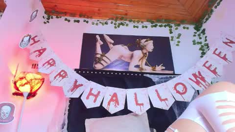 Naia x online show from October 17, 2025, 8:00 pm