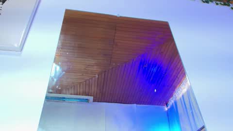 Naia x online show from November 6, 2025, 7:59 pm