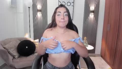 Snapshot of naiah_blue chatting on June 12, 2026, 7:13 pm naiah_blue online show from June 12, 2026, 7:13 pm