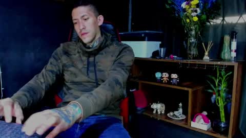 naider_1 online show from April 19, 2026, 4:23 am