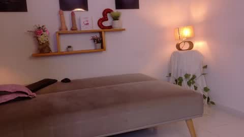 nairagold_ online show from May 15, 2026, 11:23 pm