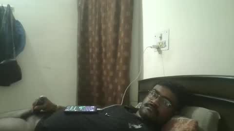 NAIRANANDU28 online show from March 29, 2026, 1:33 pm