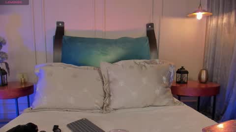 Naisha Ford online show from October 11, 2025, 3:06 am