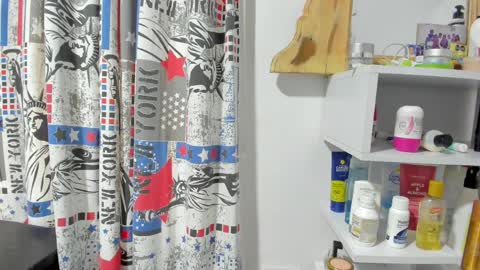 Natalia Flores online show from April 1, 2026, 10:51 pm