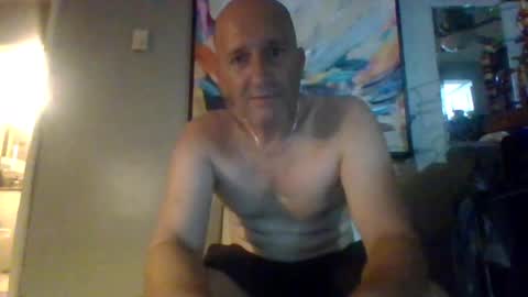 NAKEDINLA online show from August 8, 2026, 4:58 am