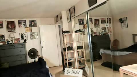 nakedmonkey online show from June 14, 2026, 3:41 am