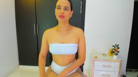 Snapshot of nala_omg2026 chatting on June 22, 2026, 7:44 pm Nala online show from June 22, 2026, 7:44 pm