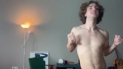 Snapshot of namiraaxel chatting on February 11, 2025, 9:31 am Georges online show from February 11, 2025, 9:31 am