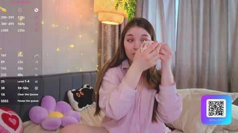 Luna online show from April 18, 2026, 5:11 am