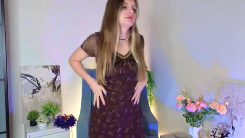 Snapshot of nannieenter chatting on October 22, 2025, 8:14 am Marina online show from October 22, 2025, 8:14 am