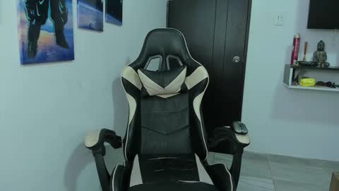 naomi_berckley online show from October 15, 2025, 5:51 am