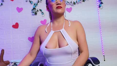 Snapshot of naomi_diamond_ chatting on October 8, 2025, 10:35 am Naomi online show from October 8, 2025, 10:35 am