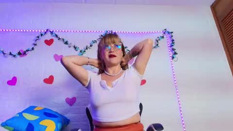 Snapshot of naomi_diamond_ chatting on October 23, 2025, 11:09 am Naomi online show from October 23, 2025, 11:09 am