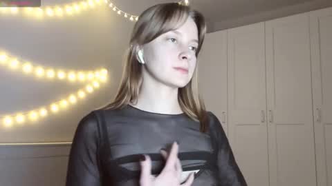 Snapshot of naomi_oops chatting on October 29, 2025, 7:15 pm Naomi online show from October 29, 2025, 7:15 pm