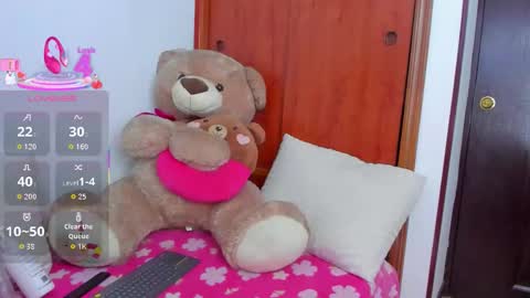 Snapshot of naomi_rouse_ chatting on October 10, 2025, 12:31 am Naomi Rouse online show from October 10, 2025, 12:31 am