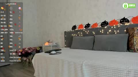 Snapshot of naomi_tara chatting on October 28, 2025, 4:09 pm Naomi online show from October 28, 2025, 4:09 pm