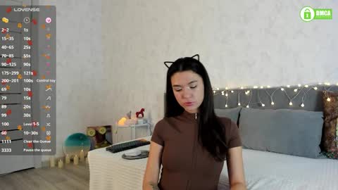 Snapshot of naomi_tara chatting on November 6, 2025, 1:56 pm Naomi online show from November 6, 2025, 1:56 pm