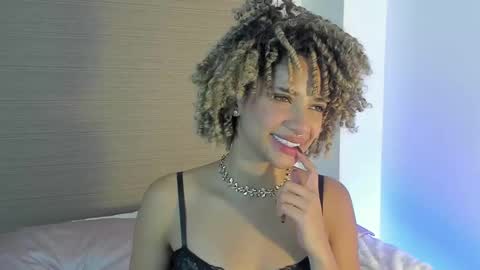 naomidawson online show from March 10, 2026, 12:15 am