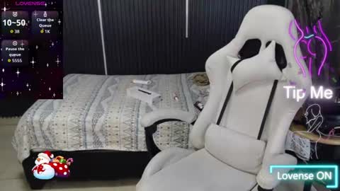 Naomis online show from August 1, 2026, 2:05 pm