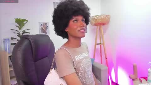 N A O M I  online show from June 18, 2026, 9:19 pm