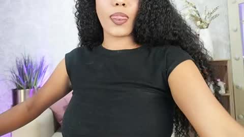 Naomi     online show from May 20, 2026, 11:33 pm