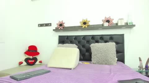 Snapshot of nashira_robert chatting on December 14, 2024, 11:34 pm Debora online show from December 14, 2024, 11:34 pm