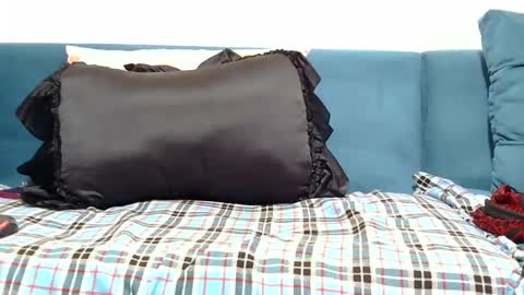 Bella online show from November 24, 2025, 6:40 pm