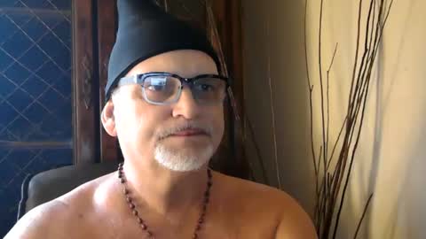 Daddy online show from March 9, 2025, 4:00 pm