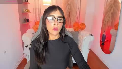 Snapshot of natalia_leon8 chatting on October 13, 2025, 4:23 am Natalia Leon online show from October 13, 2025, 4:23 am