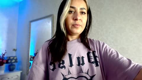 Snapshot of natalia_peach chatting on January 31, 2025, 10:10 am Wild influence online show from January 31, 2025, 10:10 am